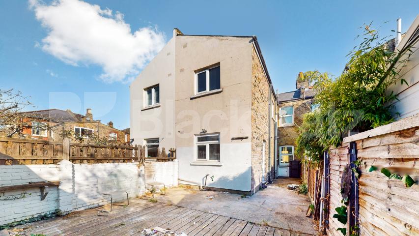 Newly refurbished house with a spacious lounge and high ceilings  Baronet Grove, Tottenham